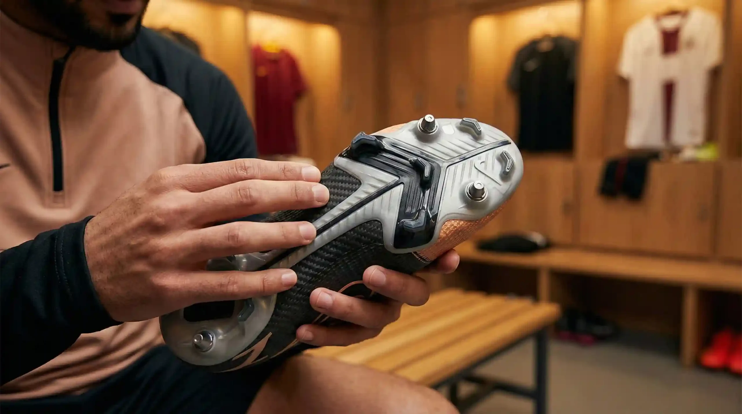 بررسی استوک و زیره کفش فوتبال برای انتخاب مناسب پست بازی